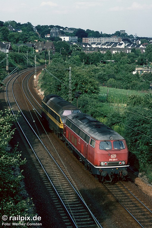 DB 215 120-7 und SNCB 55..