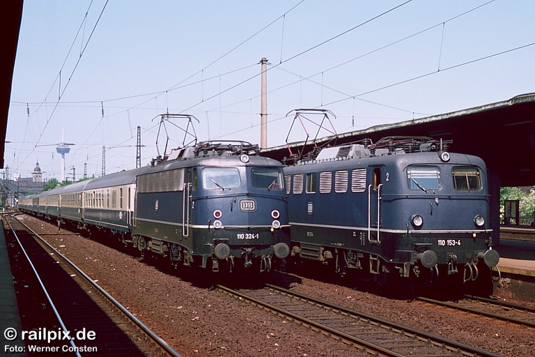 DB 110 324-1 und 110 153-4