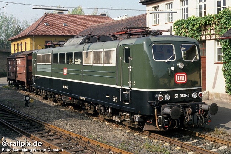 DB 151 068-4