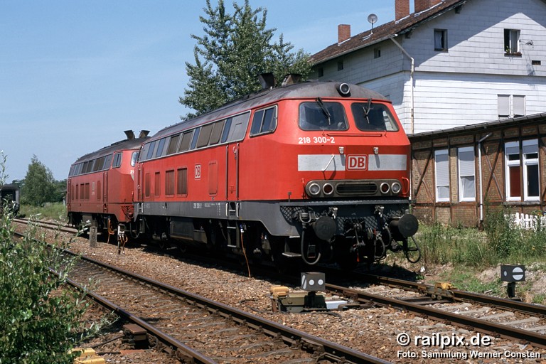 DB 218 300-2 und 218 477-8