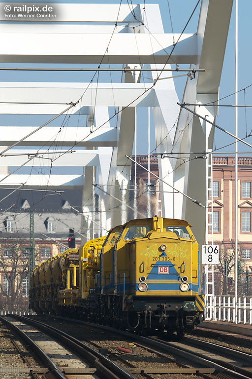 DB Bahnbau 203 305-8 (202 280-4) und 203 303-3 (202 679-7)